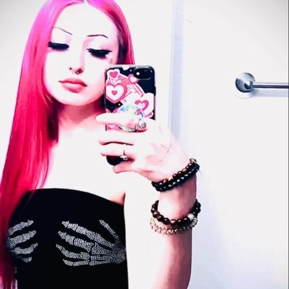 Meet your Posher, Cali - Picture 1 of 1